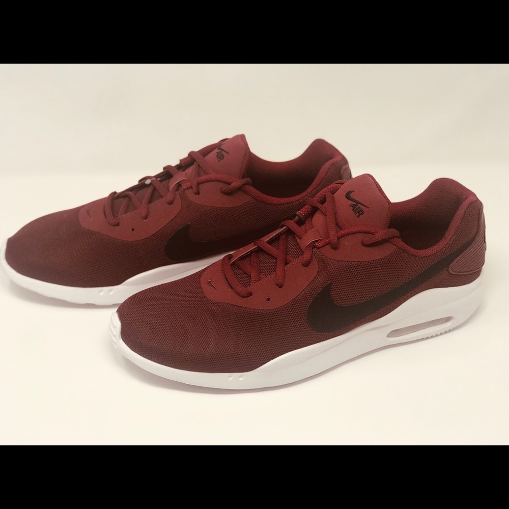 NIKE MENS BURGUNDY AIR MAX OKETO SNEAKER